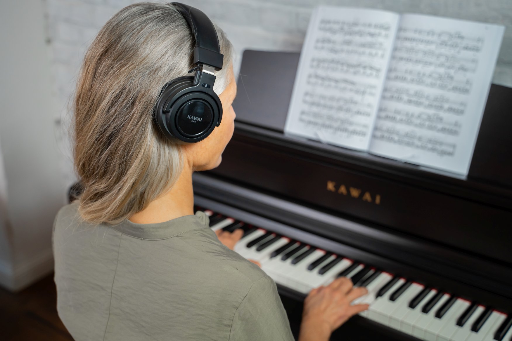 Playing Kawai CA701 with headphones