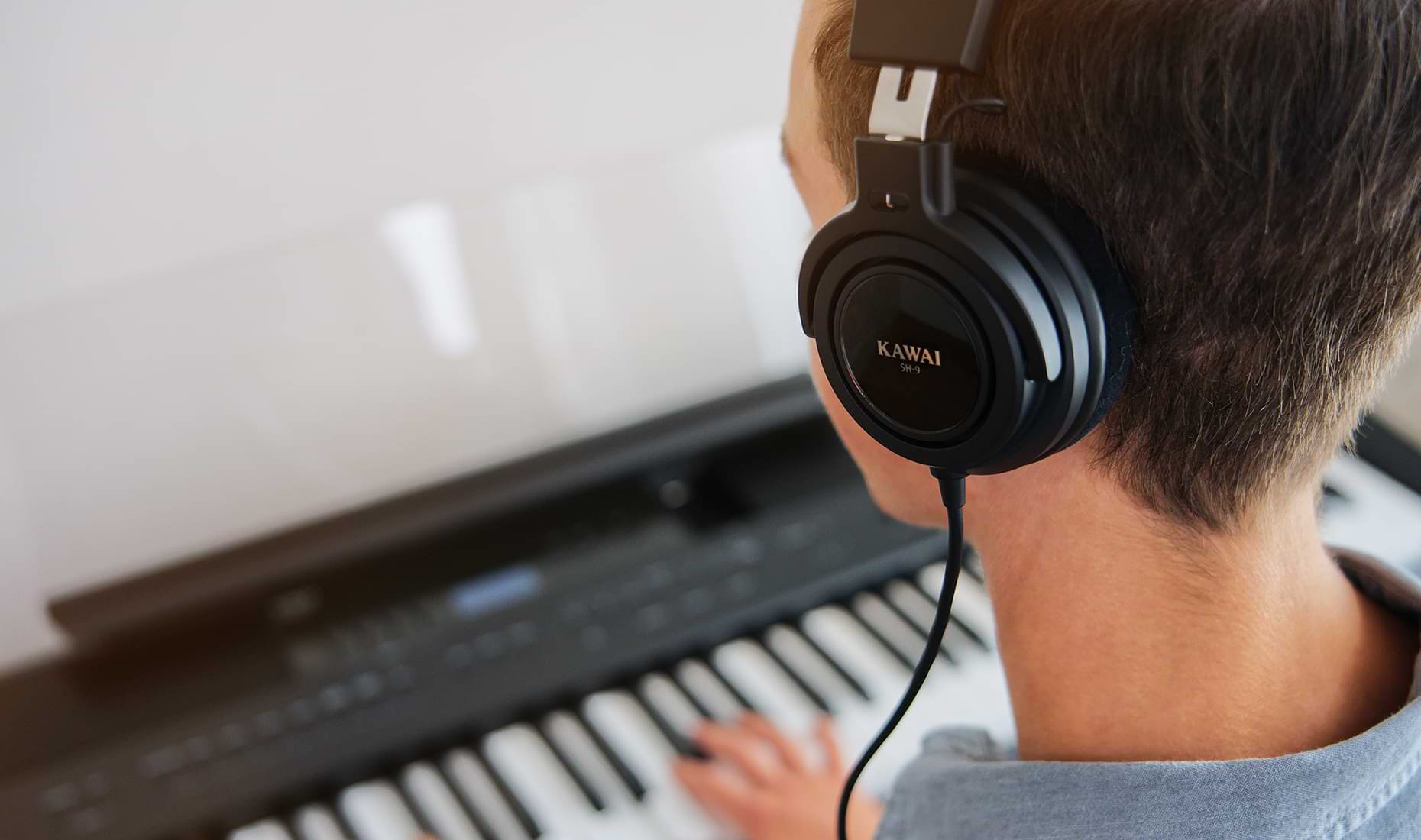 Kawai ES920 digital piano headphones